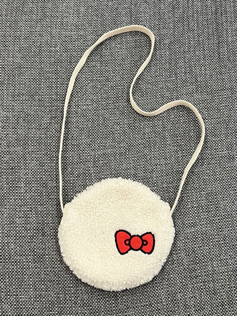 Samansa Mos2 Lagom x Hello Kitty Cream Round Crossbody Bag